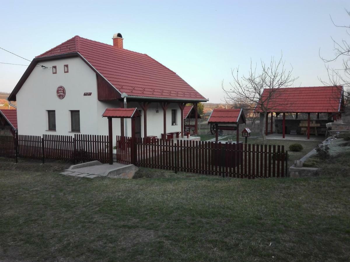Mátyás Madár Vendégház Tard Esterno foto